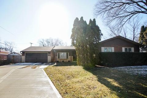591 Milton Ln, Hoffman Estates, IL 60169 photo 1