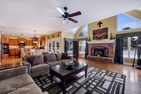13404 Skyline Dr, Plainfield, IL 60585 photo 2