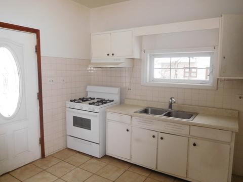 719 E Benton St, Aurora, IL 60505 photo 4