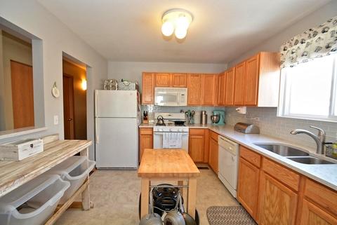 836 Symphony Dr, Aurora, IL 60504 photo 3