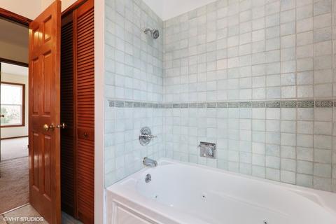 1995 Fairway Ct, Hoffman Estates, IL 60169 photo 17