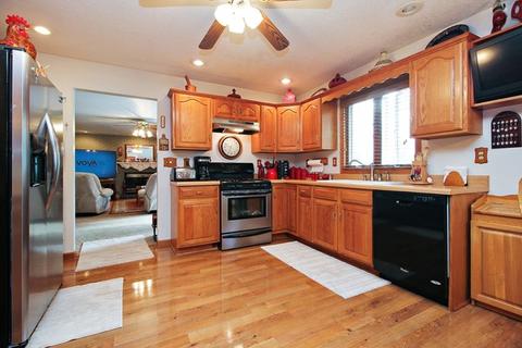 518 E Park View Dr, Gilman, IL 60938 photo 4