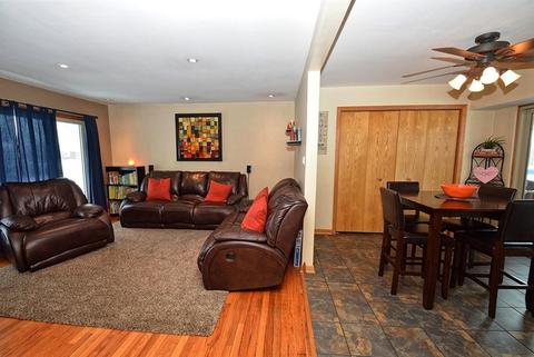 6932 Olympic Dr, Bridgeview, IL 60455 photo 4