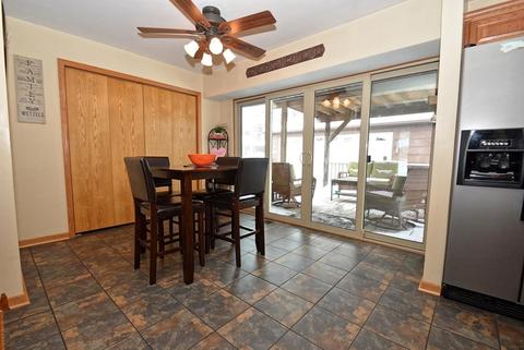 6932 Olympic Dr, Bridgeview, IL 60455 photo 5
