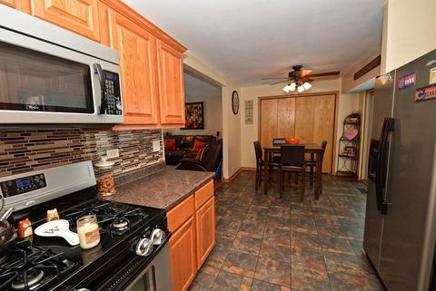 6932 Olympic Dr, Bridgeview, IL 60455 photo 8