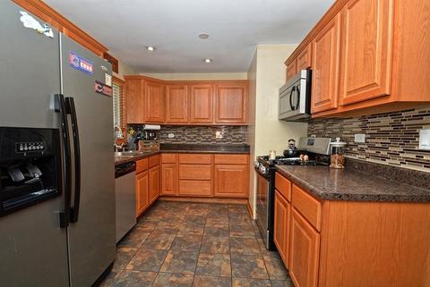 6932 Olympic Dr, Bridgeview, IL 60455 photo 7
