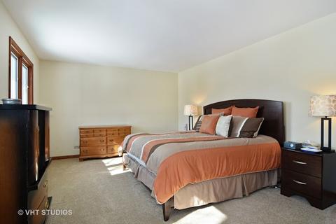4330 Haman Ct, Hoffman Estates, IL 60192 photo 8