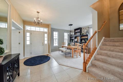 204 Atwell St, Elgin, IL 60124 photo 2
