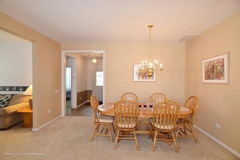 2539 Edgewater Dr, Elgin, IL 60124 photo 10