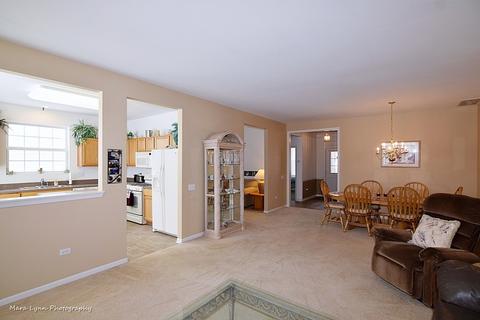 2539 Edgewater Dr, Elgin, IL 60124 photo 15