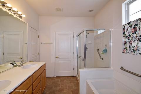 2539 Edgewater Dr, Elgin, IL 60124 photo 25
