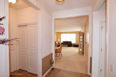 2539 Edgewater Dr, Elgin, IL 60124 photo 4