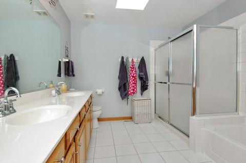 1450 Della Dr, Hoffman Estates, IL 60169 photo 18