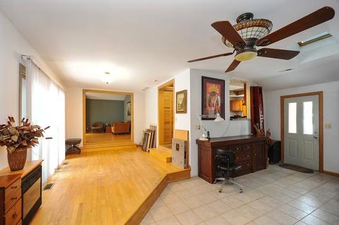 2120 Beechnut Rd, Northbrook, IL 60062 photo 3