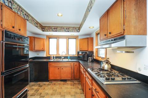 2120 Beechnut Rd, Northbrook, IL 60062 photo 2
