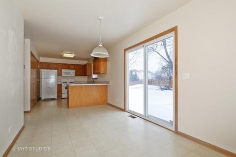 908 Dewey St, Harvard, IL 60033 photo 4