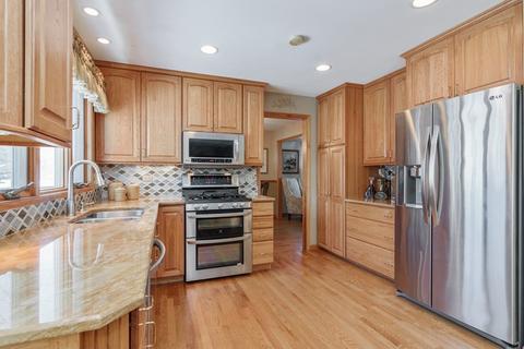 1160 Honeysuckle Dr, Wheeling, IL 60090 photo 3