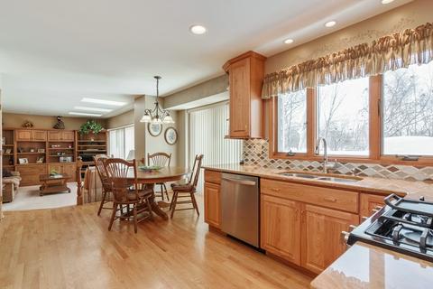 1160 Honeysuckle Dr, Wheeling, IL 60090 photo 7