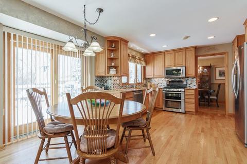 1160 Honeysuckle Dr, Wheeling, IL 60090 photo 4