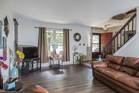 710 Heather Ln, Bartlett, IL 60103 photo 2