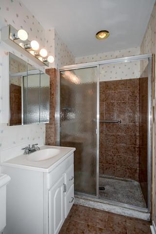 250 Springfield Ter, Des Plaines, IL 60018 photo 12