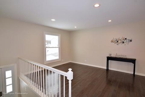 129 E Sherman St, Bartlett, IL 60103 photo 3