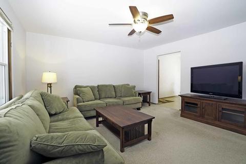 8 Shell Ct, Oswego, IL 60543 photo 4