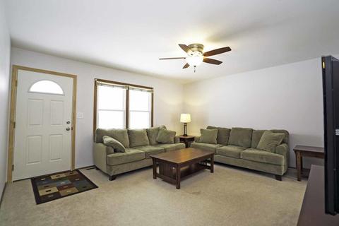 8 Shell Ct, Oswego, IL 60543 photo 3