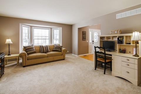 1918 Edgewood Dr, Algonquin, IL 60102 photo 3