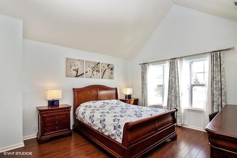332 Laurel Ave, Des Plaines, IL 60016 photo 9