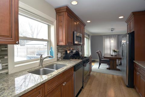 668 S 4th Ave, Des Plaines, IL 60016 photo 7