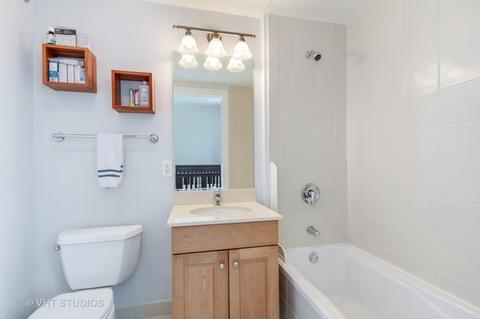 21 E Huron St #1702, Chicago, IL 60611 photo 12