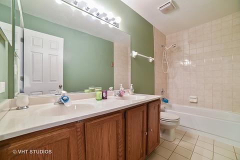 2686 Kettlehook Dr, Elgin, IL 60124 photo 12