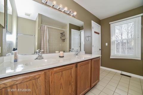 2686 Kettlehook Dr, Elgin, IL 60124 photo 9