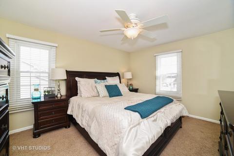 2686 Kettlehook Dr, Elgin, IL 60124 photo 8