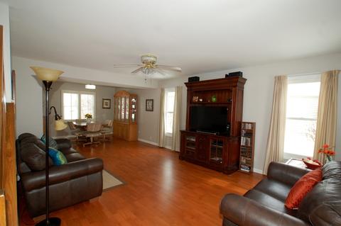 692 Gardenia Ln, Bartlett, IL 60103 photo 4