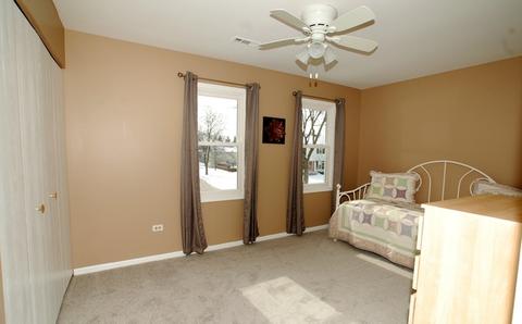 692 Gardenia Ln, Bartlett, IL 60103 photo 15