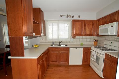 692 Gardenia Ln, Bartlett, IL 60103 photo 7