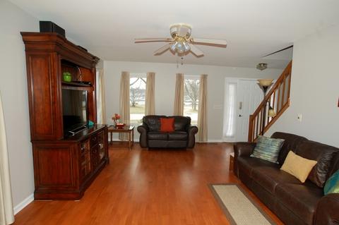 692 Gardenia Ln, Bartlett, IL 60103 photo 5