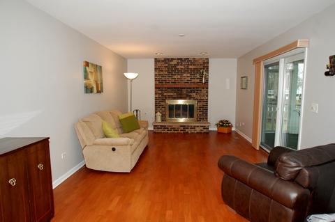 692 Gardenia Ln, Bartlett, IL 60103 photo 9