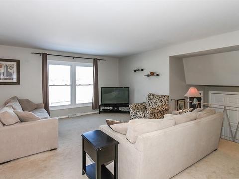 815 Park Ln, Hoffman Estates, IL 60192 photo 4