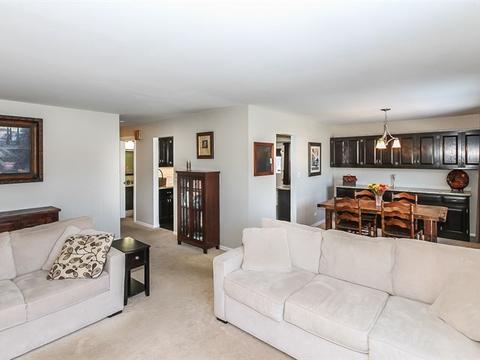 815 Park Ln, Hoffman Estates, IL 60192 photo 3