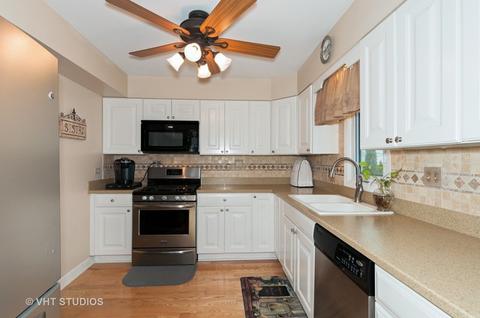 1323 Campbell Ave, Wheaton, IL 60189 photo 3