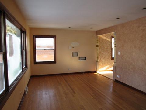 433 S Ardmore Ter, Addison, IL 60101 photo 2