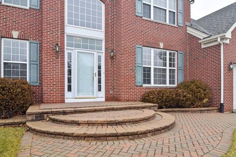 6090 Irene Dr, Hoffman Estates, IL 60192 photo 2