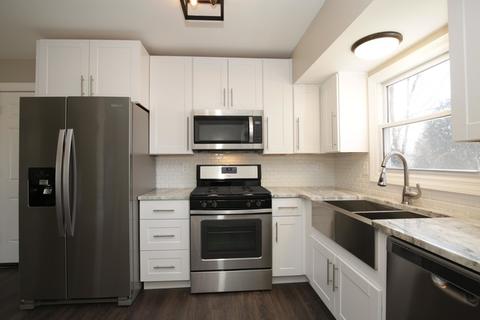 109 Augusta Dr, Mchenry, IL 60050 photo 5