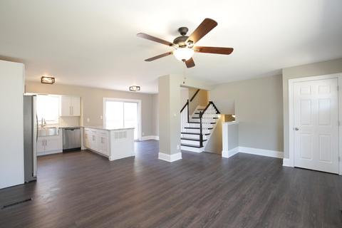 109 Augusta Dr, Mchenry, IL 60050 photo 2
