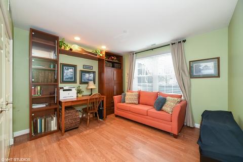 306 Broadmoor Ln, Bartlett, IL 60103 photo 9