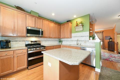 306 Broadmoor Ln, Bartlett, IL 60103 photo 4