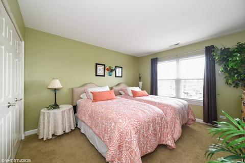 306 Broadmoor Ln, Bartlett, IL 60103 photo 13